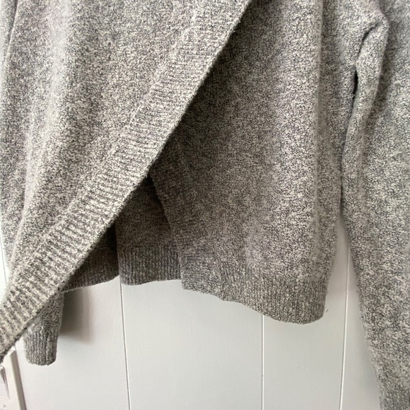 Roots Snowy Fox split back crew neck sweater size medium EUC - Picture 4 of 7